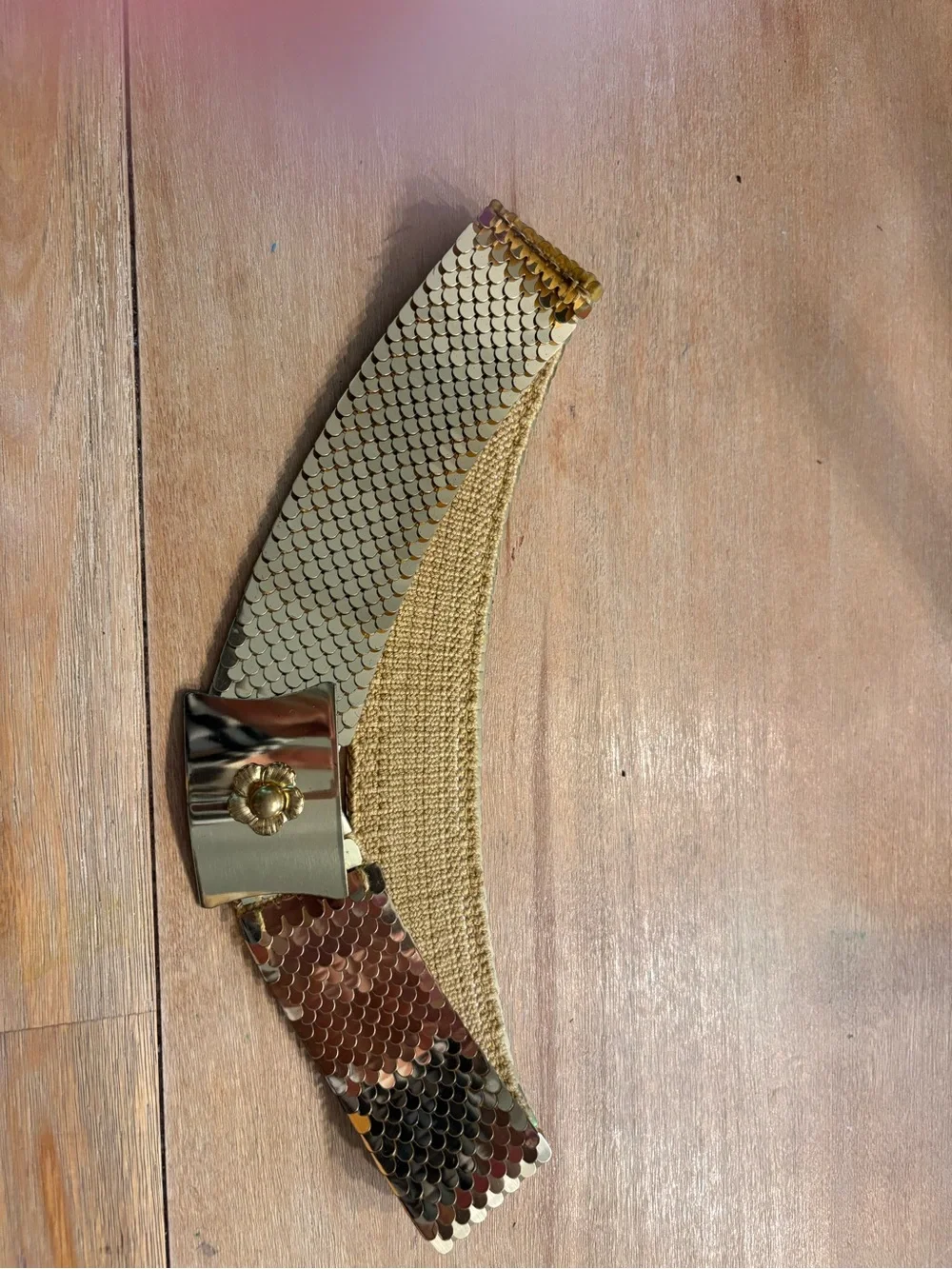 Vintage. Wide Gold Mesh Floral-Clasp Women's Fashion Belt